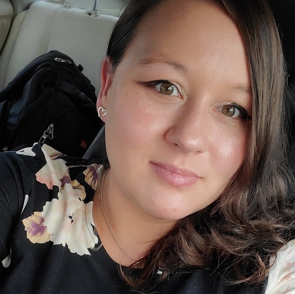 Meet your Posher, Danielle - Picture 1 of 1